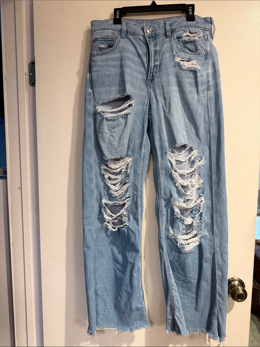 American Eagle Outfitters Light Wash Ripped Straight Leg Jeans